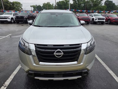 2025 Nissan Pathfinder SL