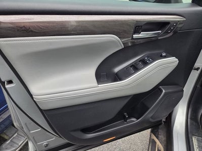 2021 Toyota Highlander Hybrid Platinum