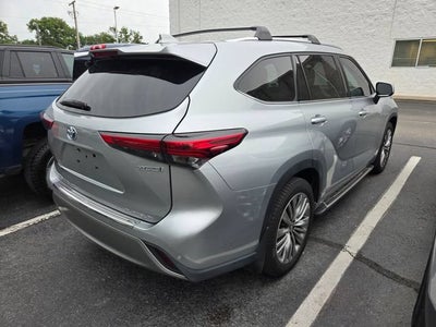 2021 Toyota Highlander Hybrid Platinum