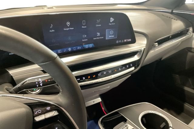 2024 Cadillac LYRIQ Luxury 1