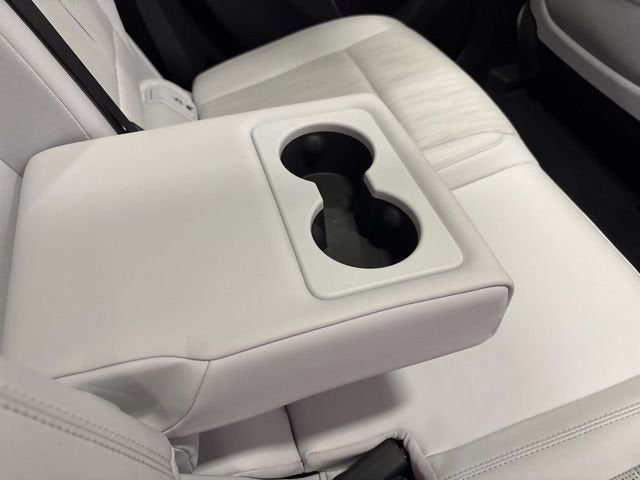 2024 Cadillac LYRIQ Luxury 1