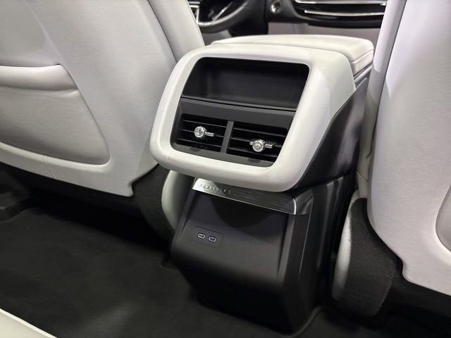 2024 Cadillac LYRIQ Luxury 1