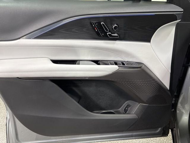 2024 Cadillac LYRIQ Luxury 1