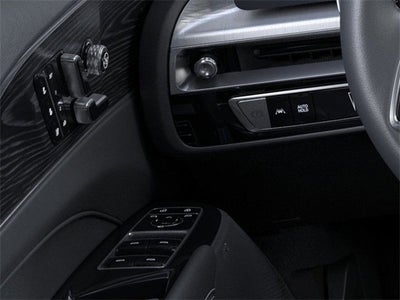 2025 Cadillac LYRIQ Luxury 3