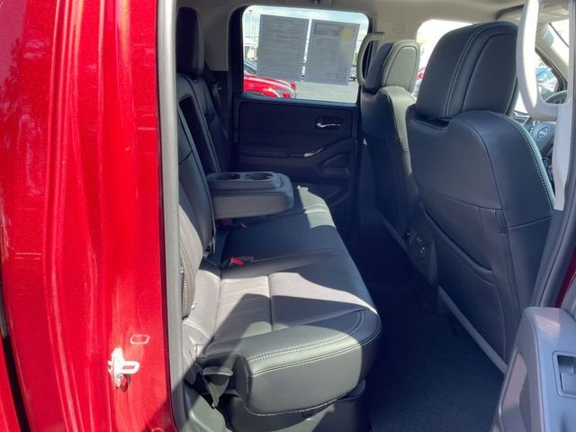 2024 Nissan Frontier Crew Cab SL 4x2