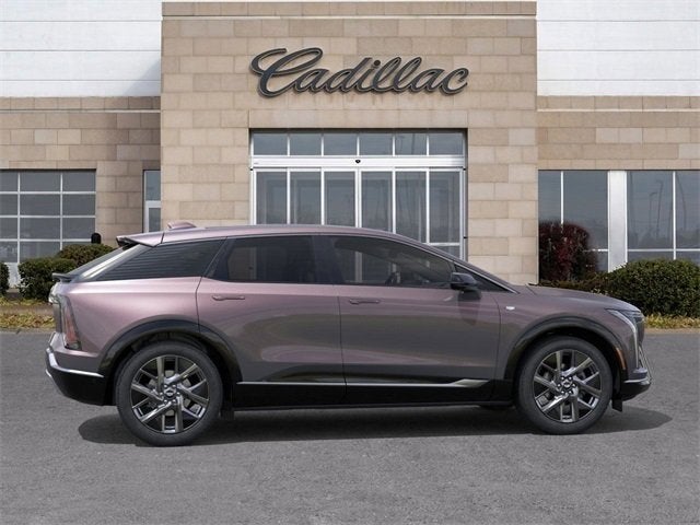 2025 Cadillac OPTIQ Luxury 2