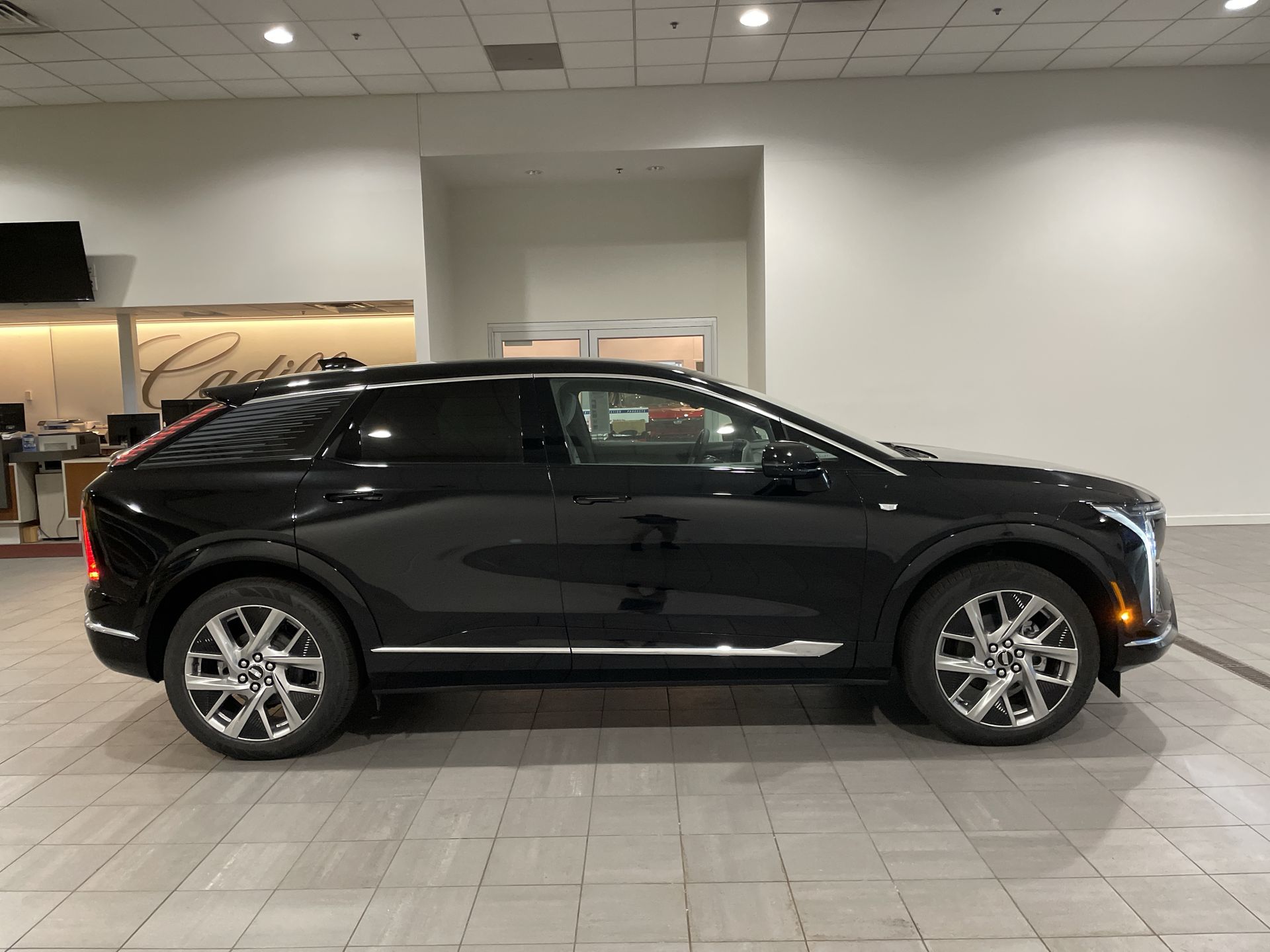 2025 Cadillac OPTIQ Luxury 2