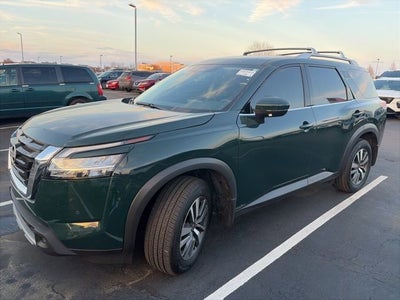 2024 Nissan Pathfinder SL
