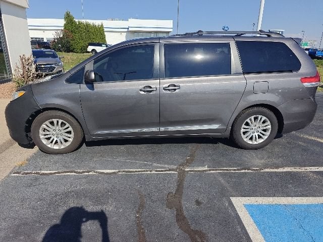 2012 Toyota Sienna XLE V6 8 Passenger