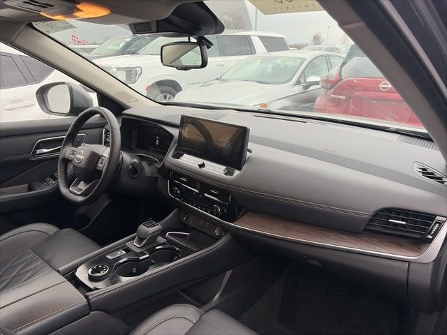 2025 Nissan Rogue Platinum