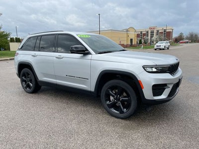 2022 Jeep Grand Cherokee Altitude