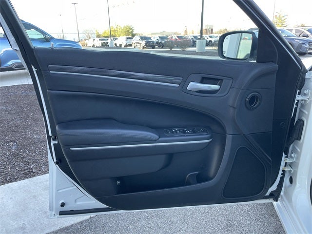 2019 Chrysler 300 Touring