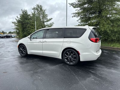 2020 Chrysler Pacifica Touring