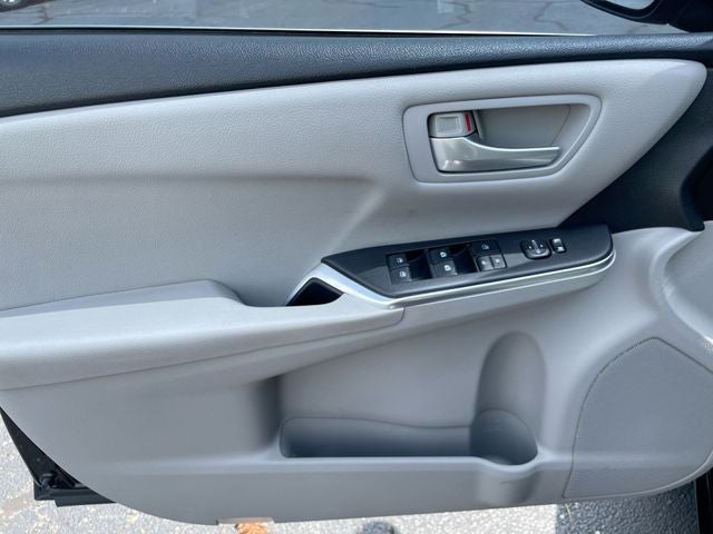 2016 Toyota Camry Hybrid LE
