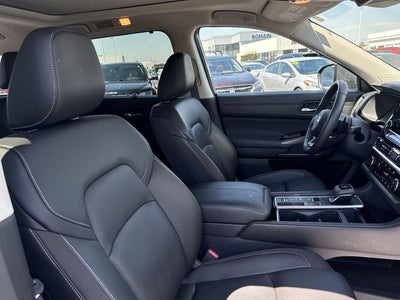 2025 Nissan Pathfinder SL