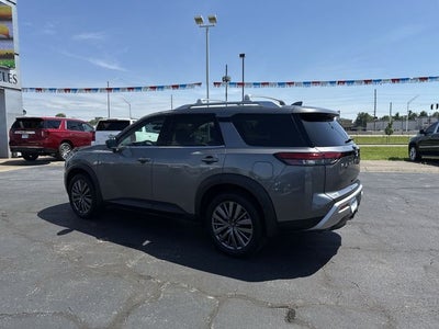 2025 Nissan Pathfinder SL