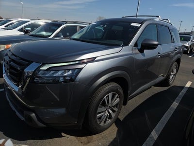 2025 Nissan Pathfinder SL