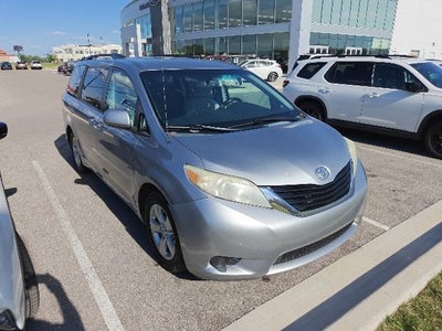 2012 Toyota Sienna LE 8 Passenger