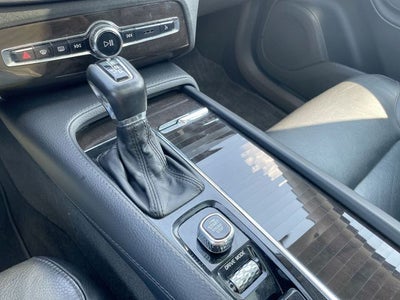 2018 Volvo XC90 T6 Momentum