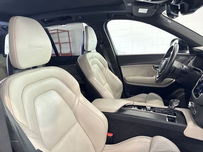 2020 Volvo XC90 T6 R-Design