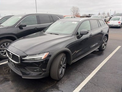 2025 Volvo V60 Cross Country B5 Plus