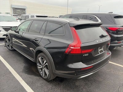 2025 Volvo V60 Cross Country B5 Plus