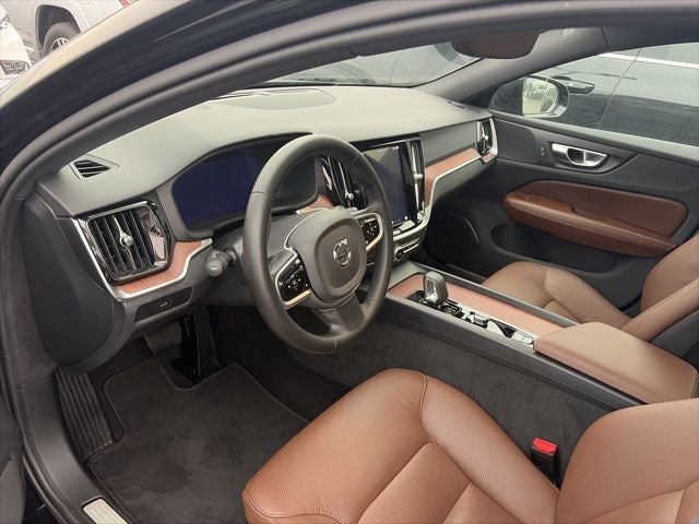 2025 Volvo V60 Cross Country B5 Plus