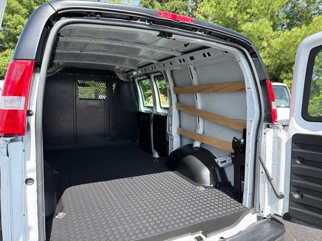 2025 Chevrolet Express Cargo WT