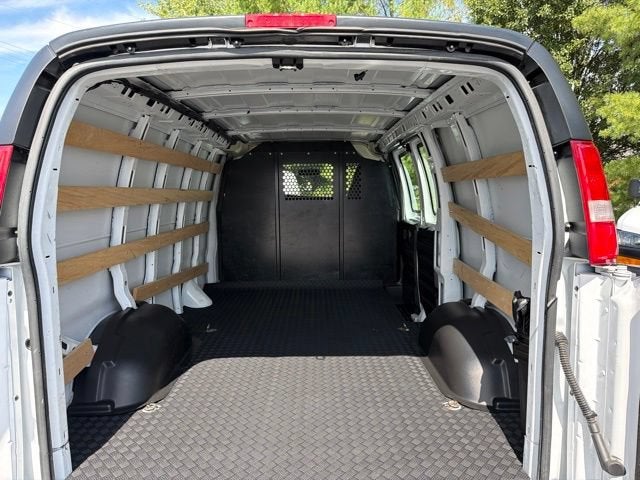 2025 Chevrolet Express Cargo WT