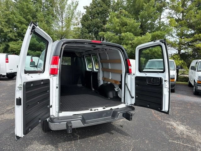 2025 Chevrolet Express Cargo WT
