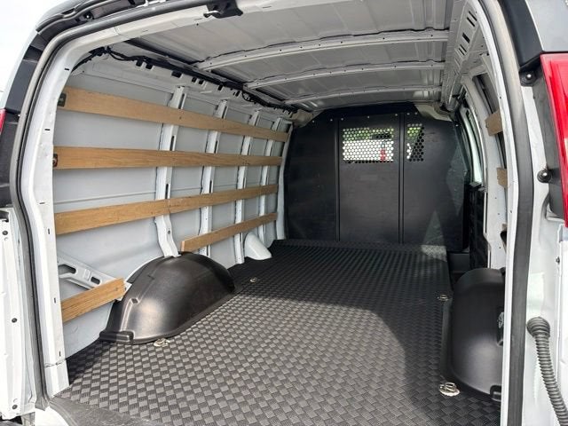 2025 Chevrolet Express Cargo WT