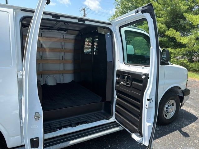 2025 Chevrolet Express Cargo WT