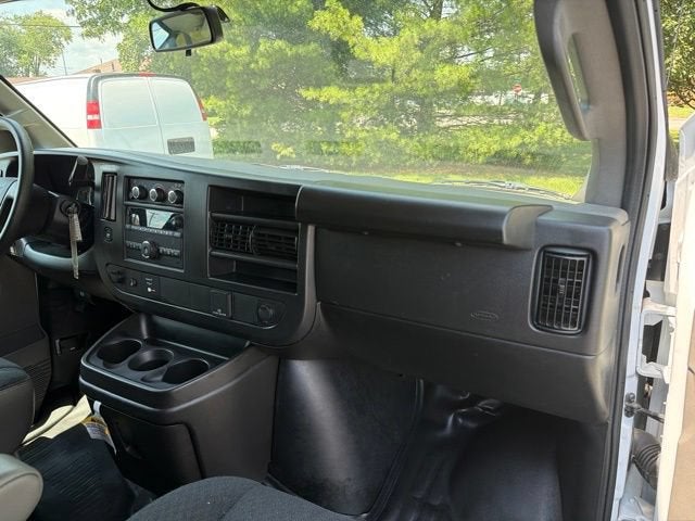 2025 Chevrolet Express Cargo WT