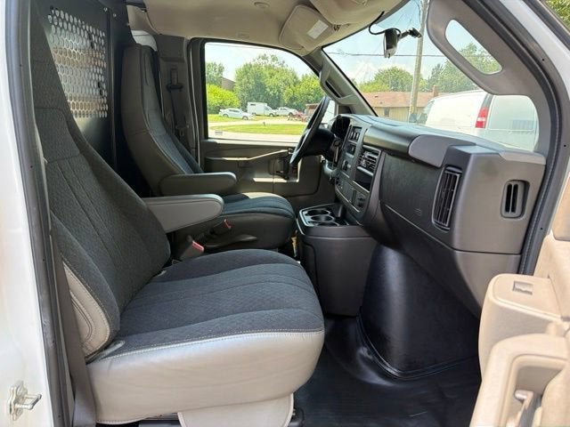 2025 Chevrolet Express Cargo WT